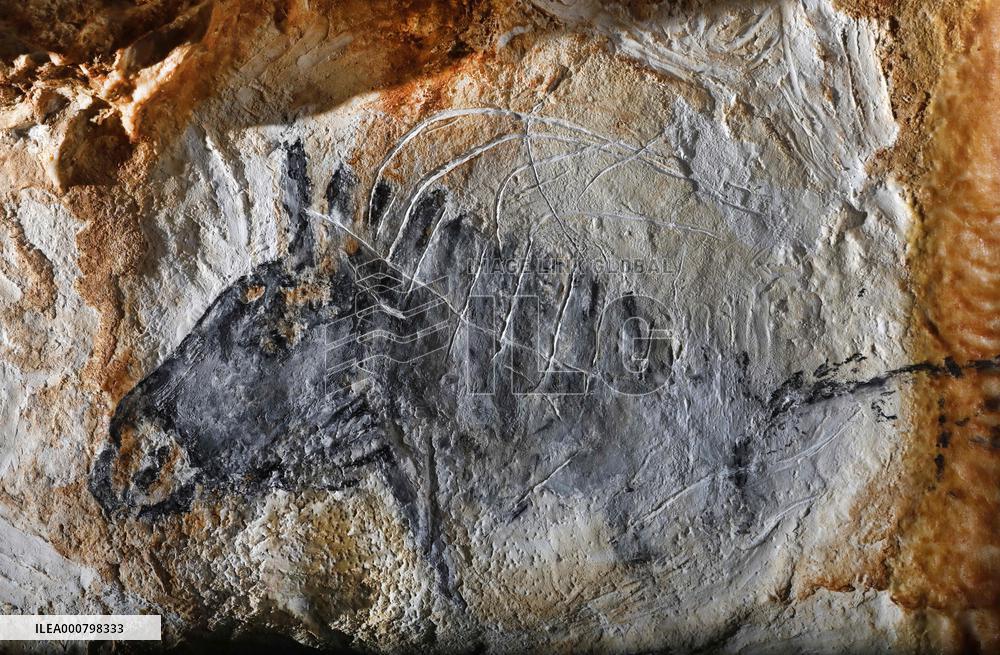 Construction Of Prehistoric Cosquer Cave 2 - Montignac