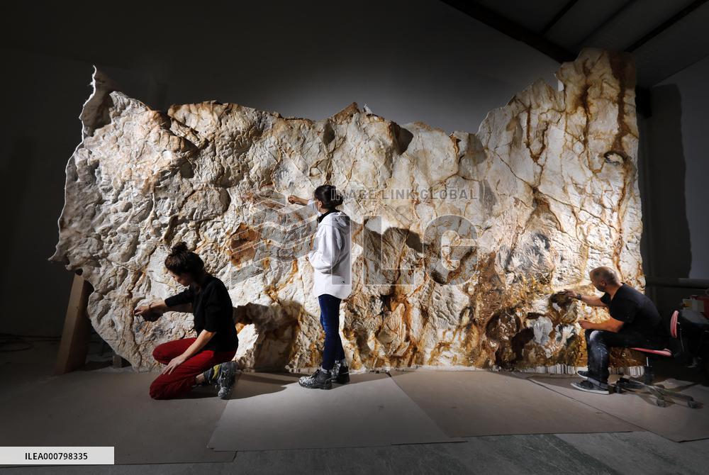 Construction Of Prehistoric Cosquer Cave 2 - Montignac