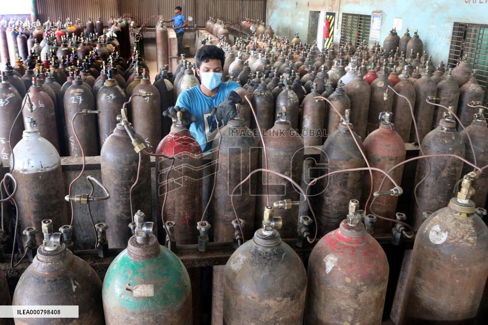 Workers supply oxygen tanks as new Delta variant of Covid-19
