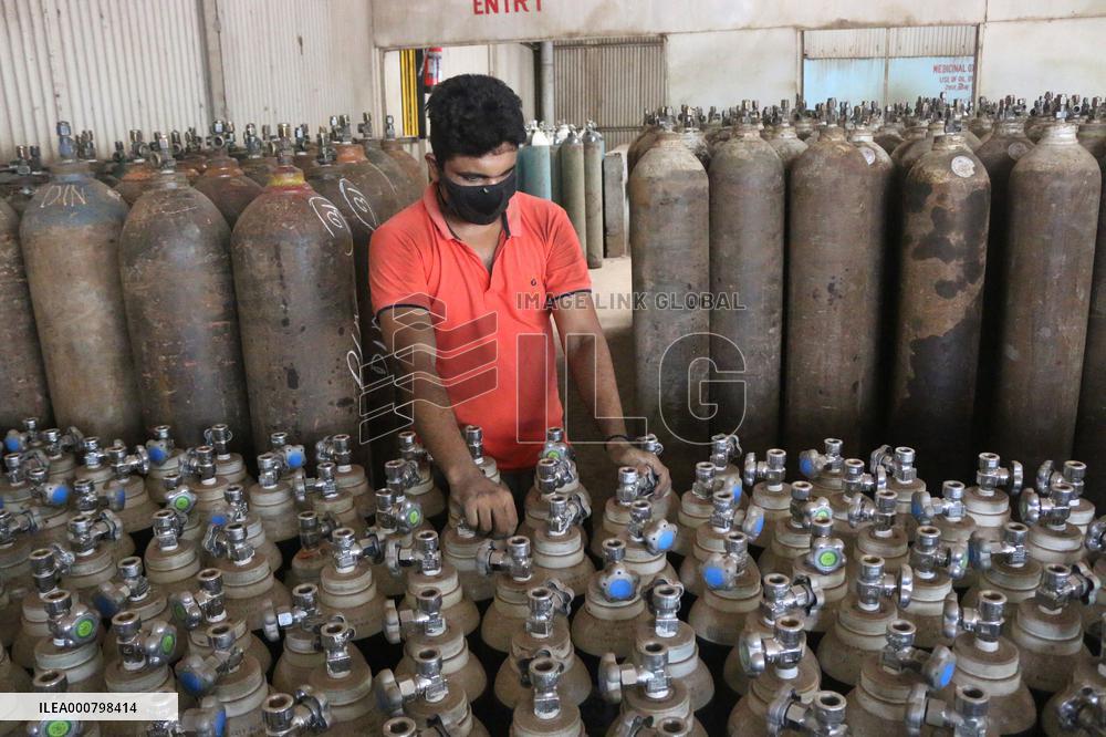 Workers supply oxygen tanks as new Delta variant of Covid-19