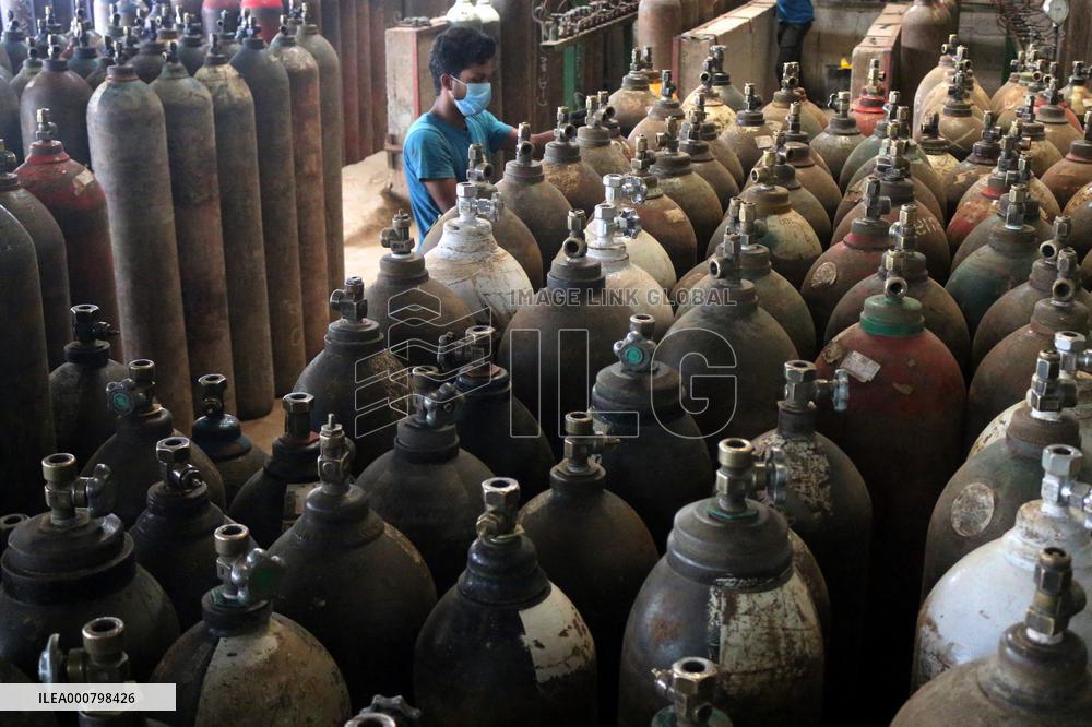 Workers supply oxygen tanks as new Delta variant of Covid-19