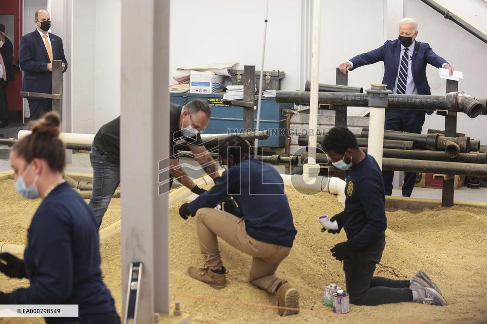 MD: U.S. President Joe Biden visits Plumbers and Gasfitters UA Local 5 Training Facility