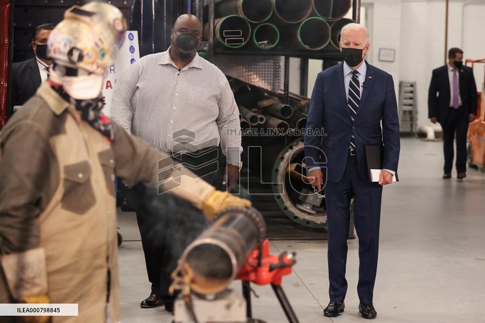 MD: U.S. President Joe Biden visits Plumbers and Gasfitters UA Local 5 Training Facility