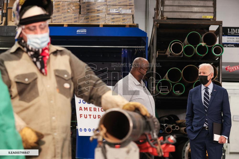 MD: U.S. President Joe Biden visits Plumbers and Gasfitters UA Local 5 Training Facility