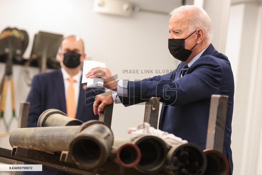 MD: U.S. President Joe Biden visits Plumbers and Gasfitters UA Local 5 Training Facility