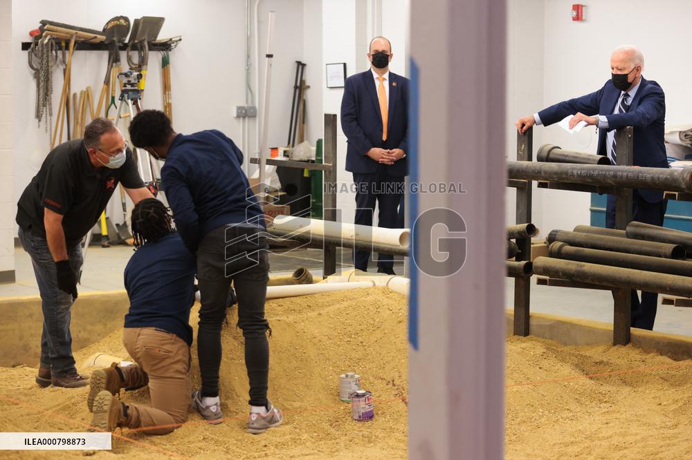 MD: U.S. President Joe Biden visits Plumbers and Gasfitters UA Local 5 Training Facility