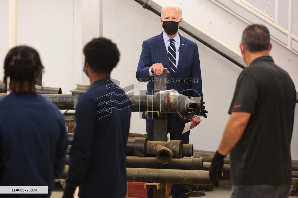 MD: U.S. President Joe Biden visits Plumbers and Gasfitters UA Local 5 Training Facility