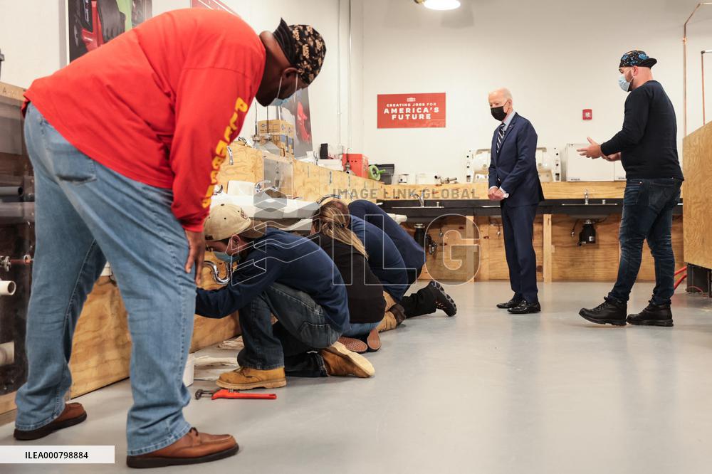 MD: U.S. President Joe Biden visits Plumbers and Gasfitters UA Local 5 Training Facility