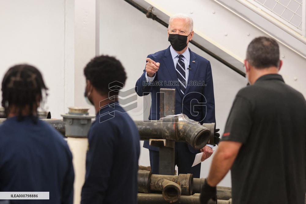 MD: U.S. President Joe Biden visits Plumbers and Gasfitters UA Local 5 Training Facility