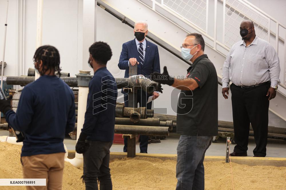 MD: U.S. President Joe Biden visits Plumbers and Gasfitters UA Local 5 Training Facility