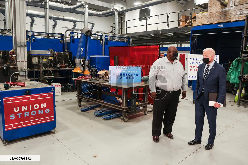 MD: U.S. President Joe Biden visits Plumbers and Gasfitters UA Local 5 Training Facility
