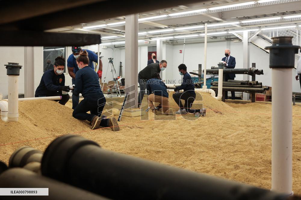 MD: U.S. President Joe Biden visits Plumbers and Gasfitters UA Local 5 Training Facility