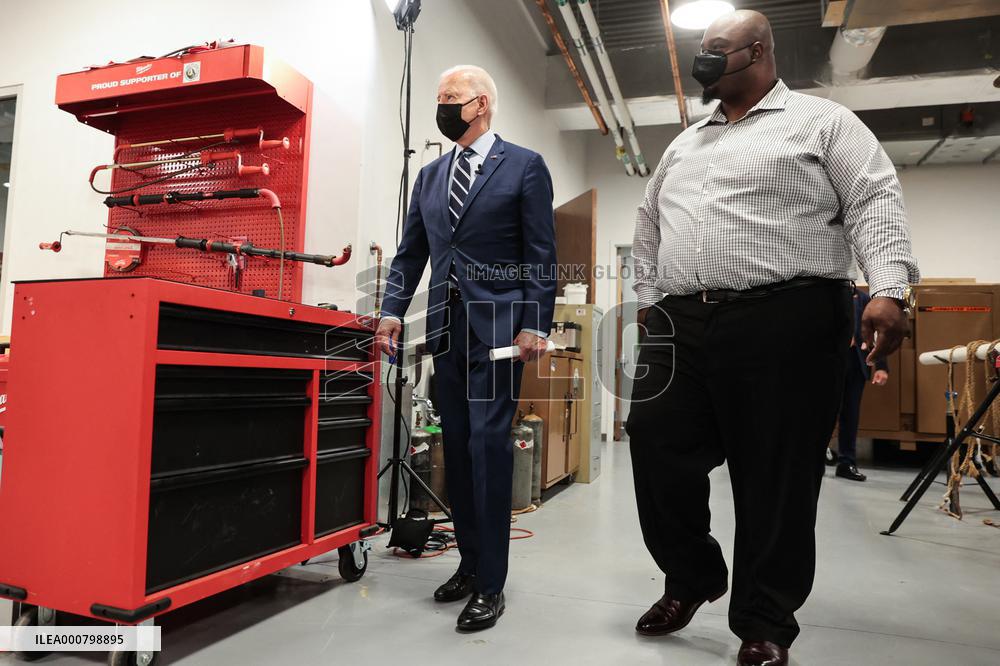MD: U.S. President Joe Biden visits Plumbers and Gasfitters UA Local 5 Training Facility