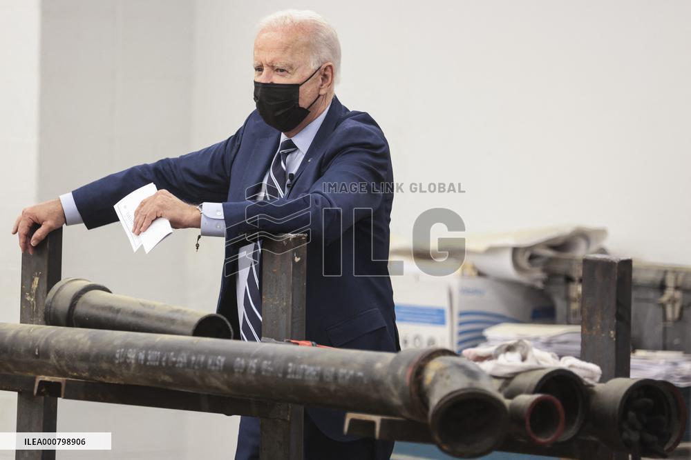 MD: U.S. President Joe Biden visits Plumbers and Gasfitters UA Local 5 Training Facility