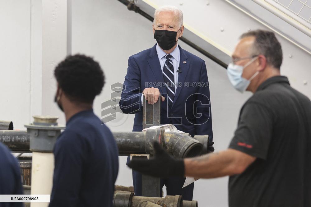 MD: U.S. President Joe Biden visits Plumbers and Gasfitters UA Local 5 Training Facility