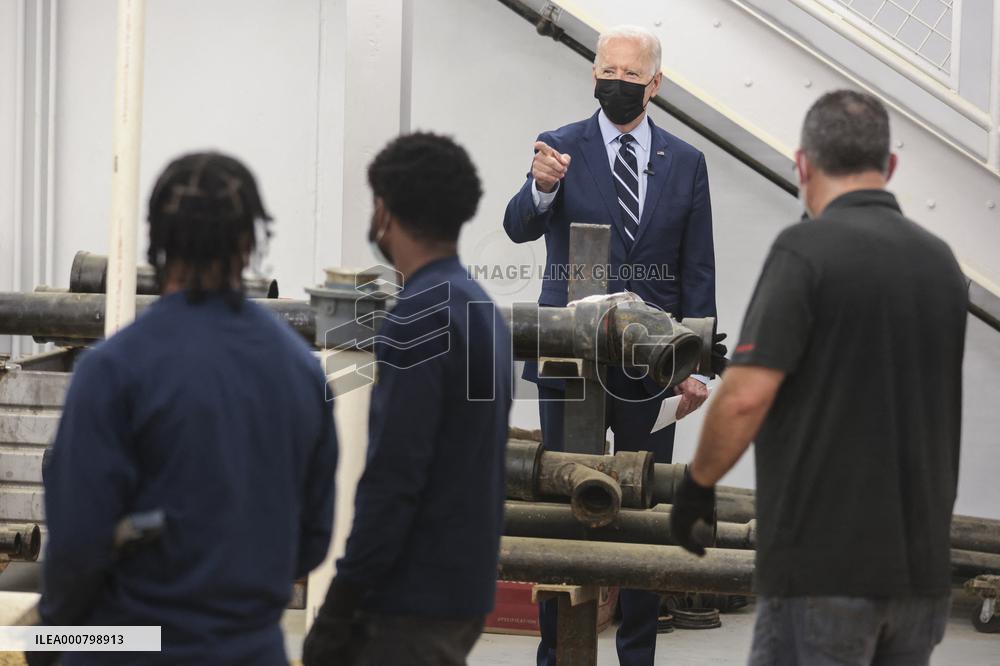 MD: U.S. President Joe Biden visits Plumbers and Gasfitters UA Local 5 Training Facility