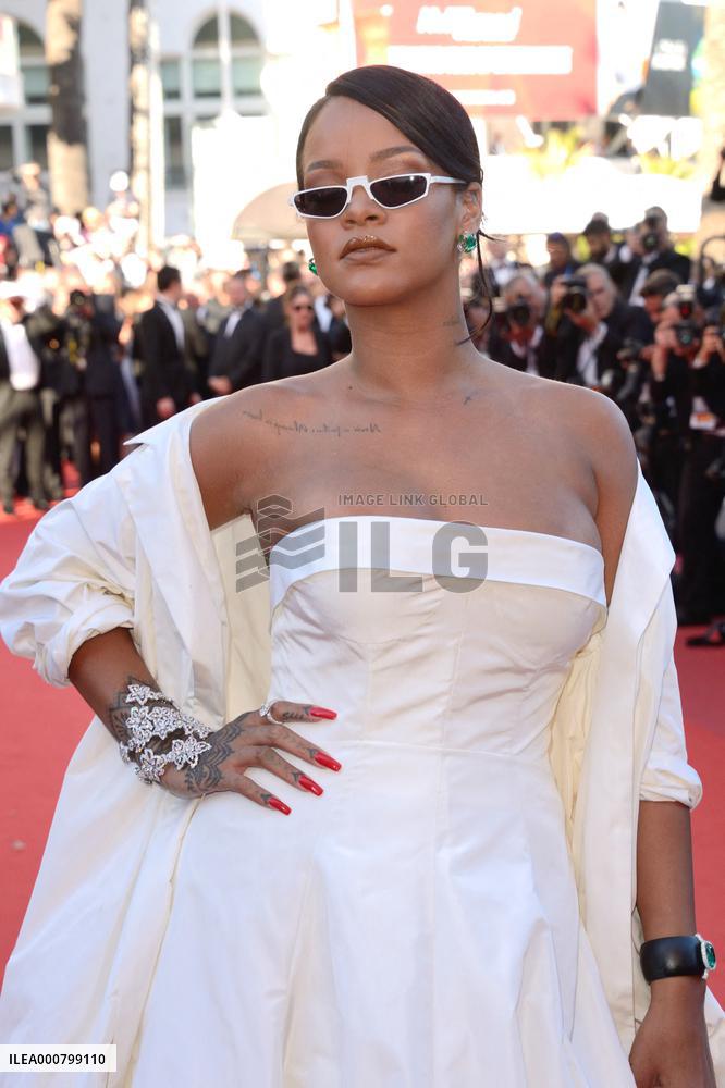 Rihanna Is Now Officially A Billionaire