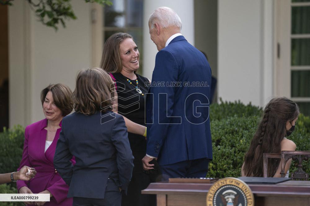 President Joe Biden Awards January 6 Police Officers Congressional Gold Medals