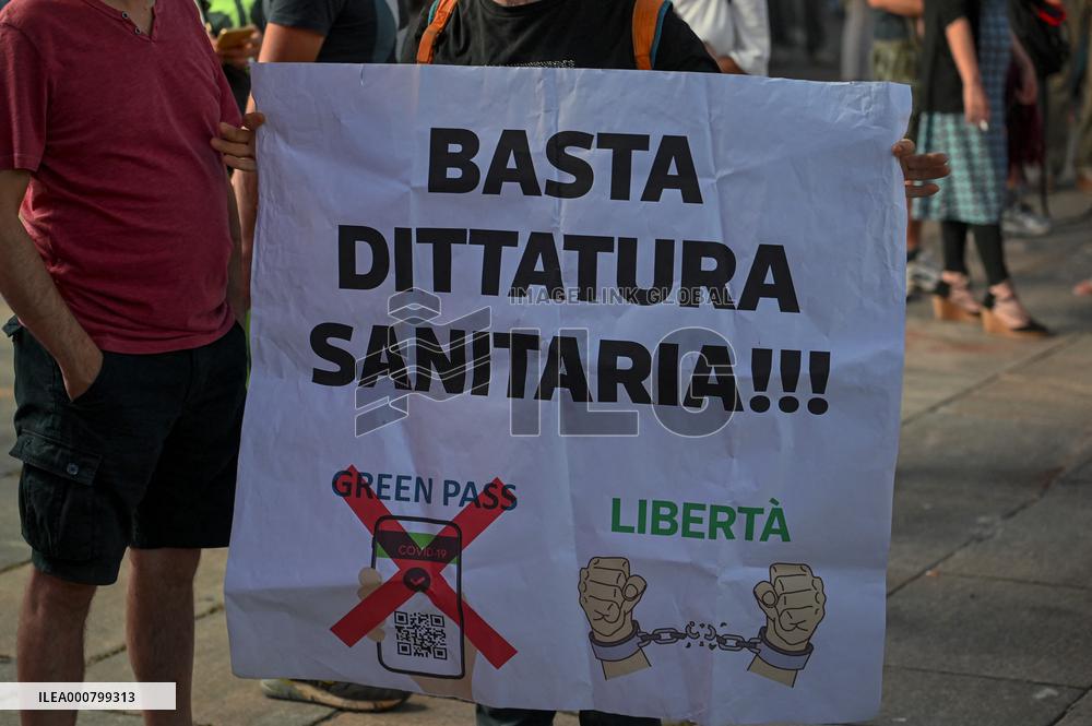 No Green Pass Protest - Turin