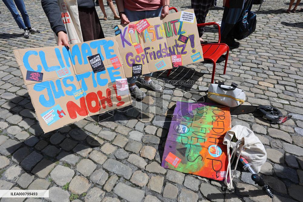 Rise Up For Change Demonstration - Bern