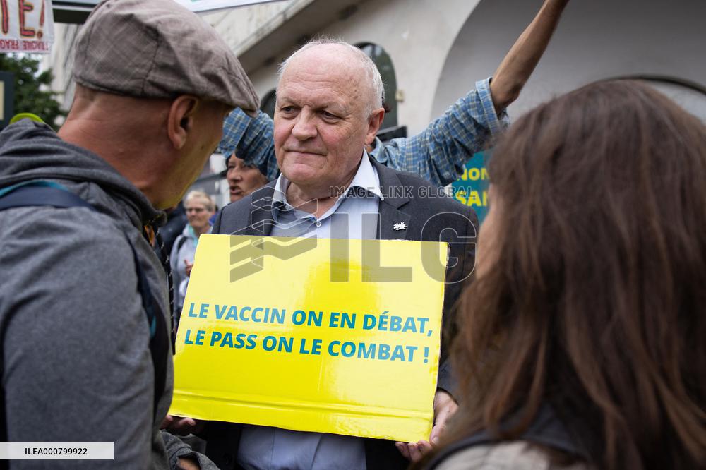 Protest against the Sanitary Pass - Paris