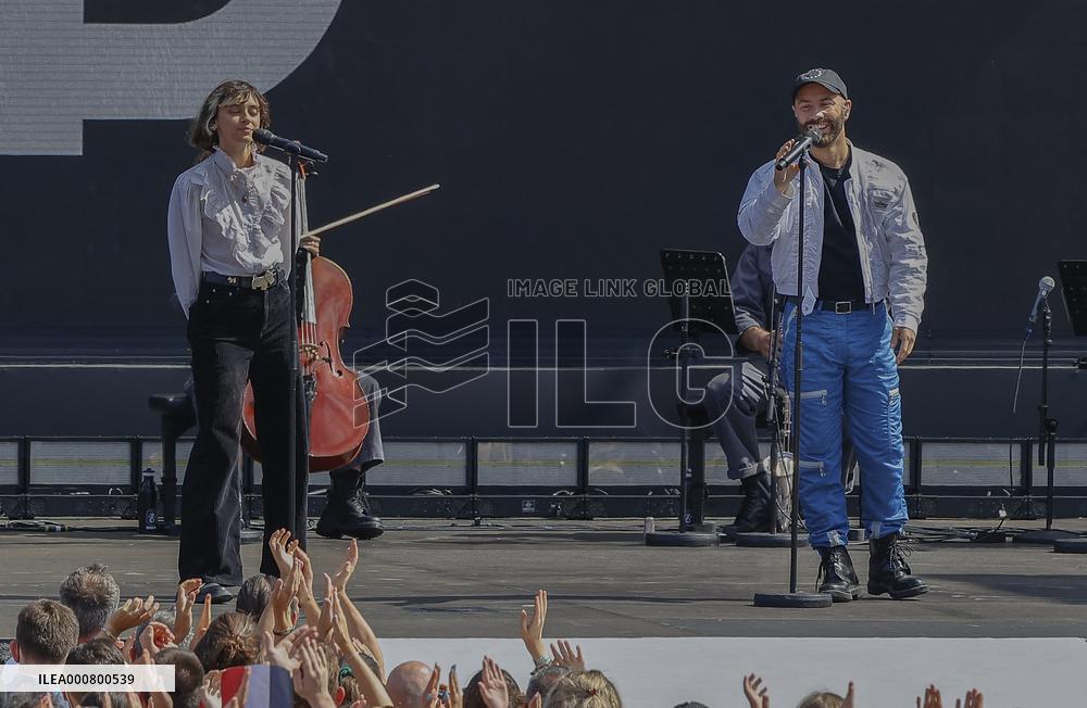 Olympic handover ceremony - Woodkid concert - Paris