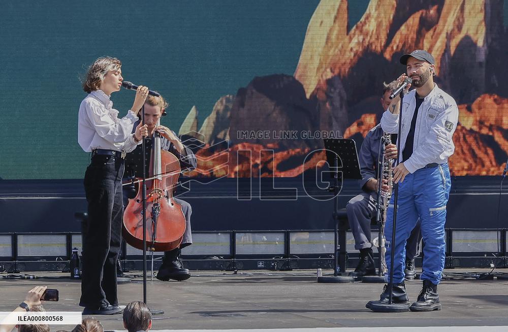 Olympic handover ceremony - Woodkid concert - Paris