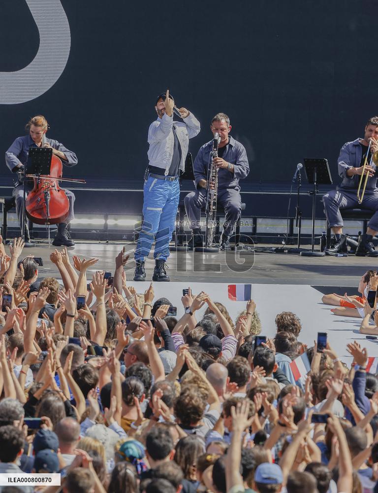 Olympic handover ceremony - Woodkid concert - Paris