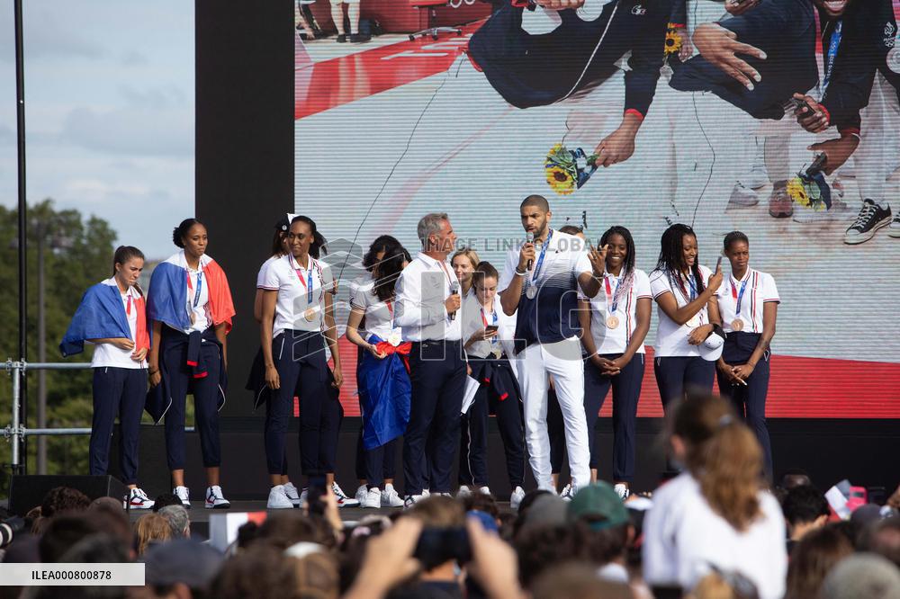Olympic Athletes Meets The Public - Paris