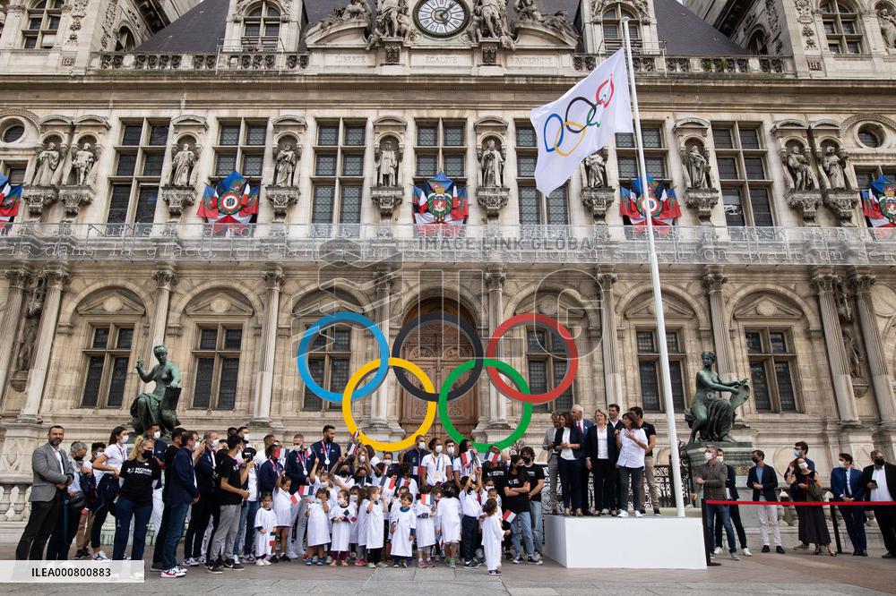 The Olympic Flag At The City Hall - Paris