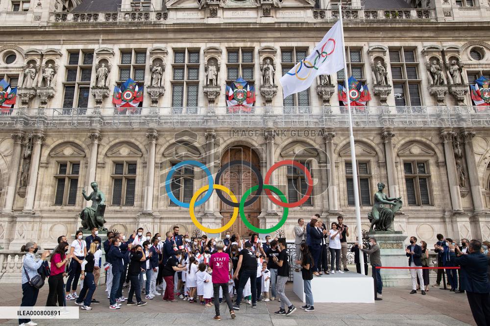 The Olympic Flag At The City Hall - Paris