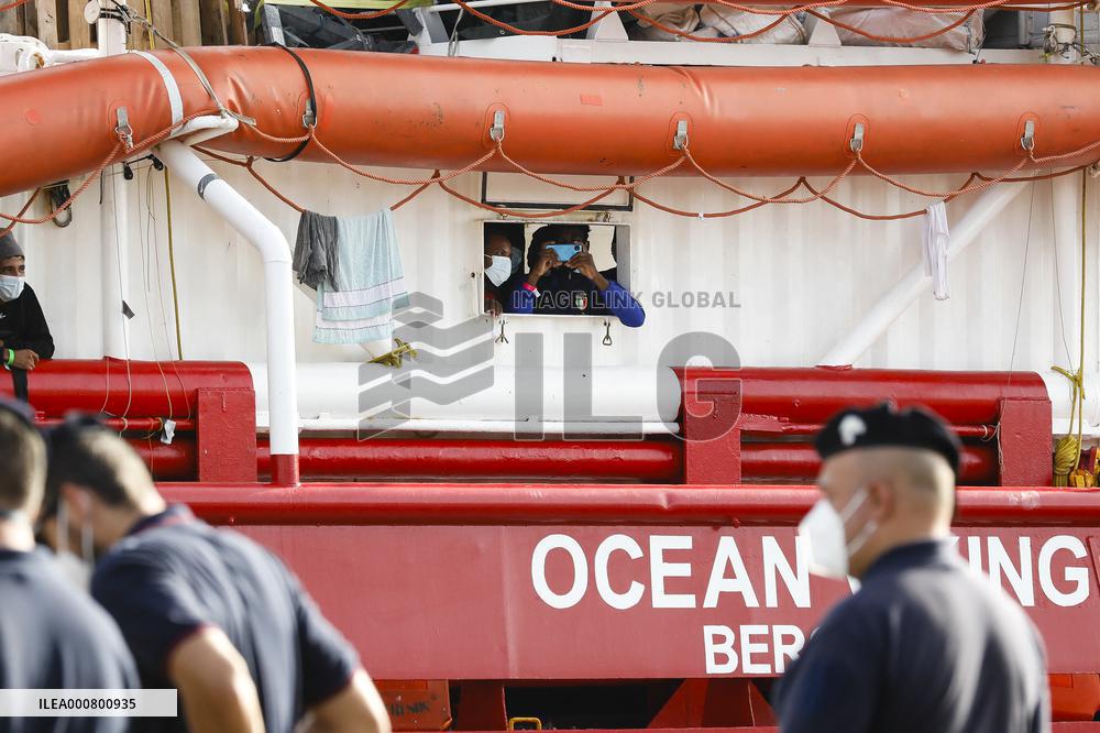549 Migrants Arrive In Pozzallo - Italy