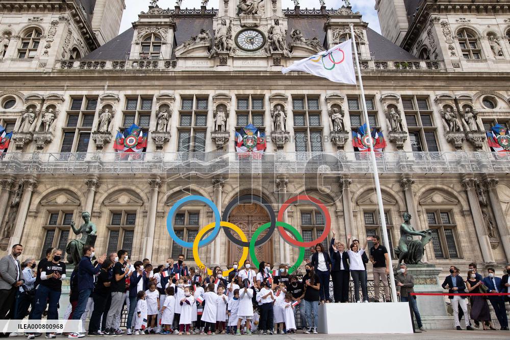 The Olympic Flag At The City Hall - Paris