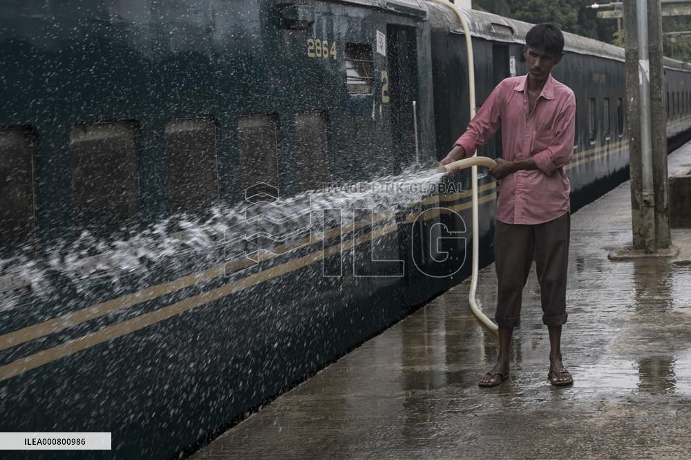 Bangladesh Battles Dengue Outbreak Amid Covid Crisis - Dhaka