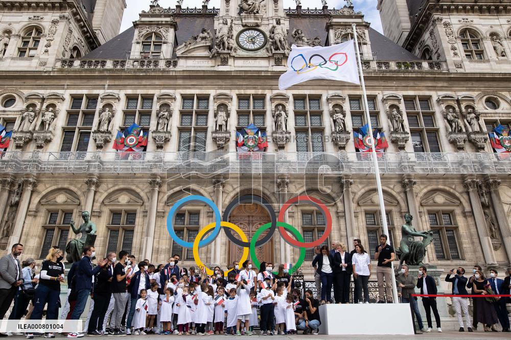 The Olympic Flag At The City Hall - Paris