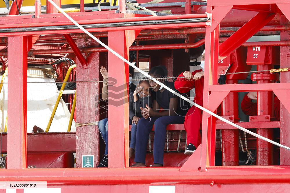 549 Migrants Arrive In Pozzallo - Italy