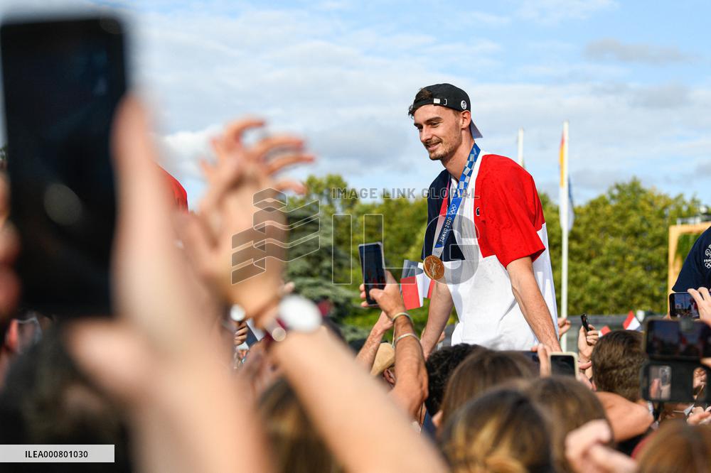 Olympic Athletes Meets The Public - Paris