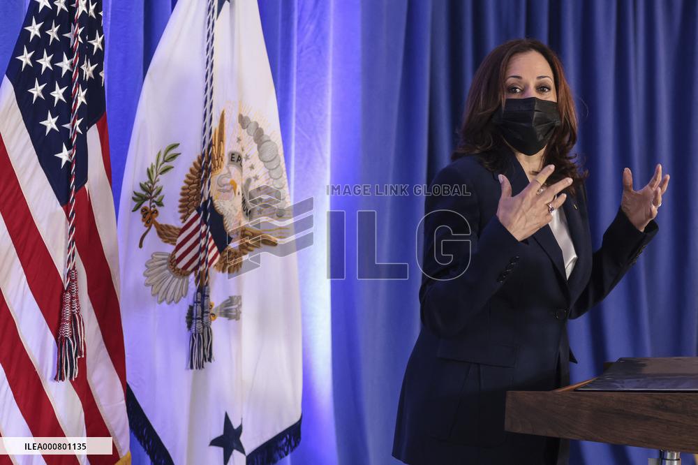 Vice President Kamala Harris visits Unity Health CareÕs Brentwood Health Center