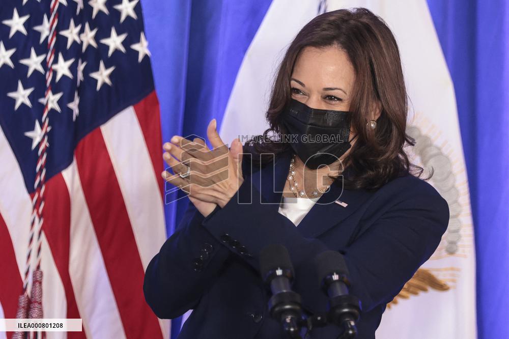 Vice President Kamala Harris visits Unity Health CareÕs Brentwood Health Center