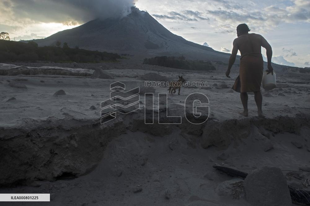 Daily-life Under Shadows Sinabung Eruption