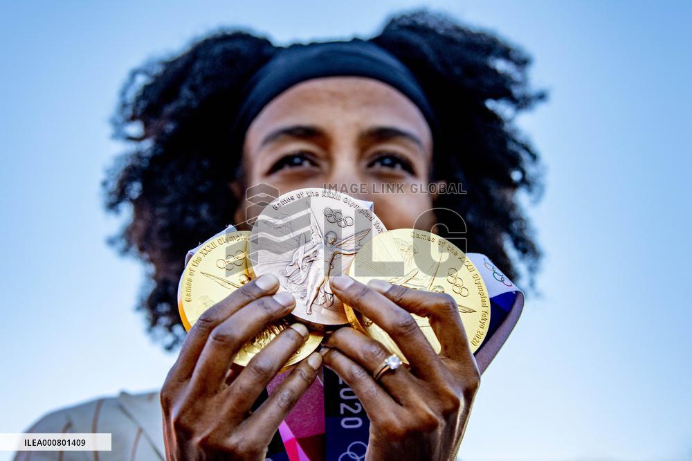 Sifan Hassan Shows Off Her 3 Medals - Netherlands