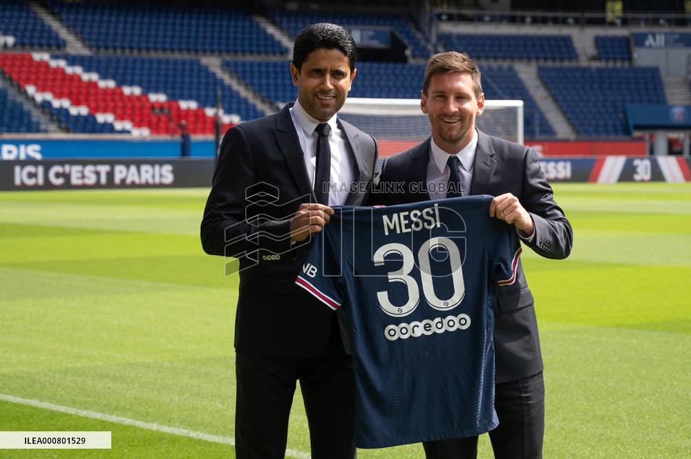 Lionel Messi Unveiling Press Conference - Paris