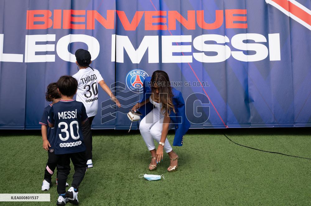 Lionel Messi Unveiling Press Conference - Paris
