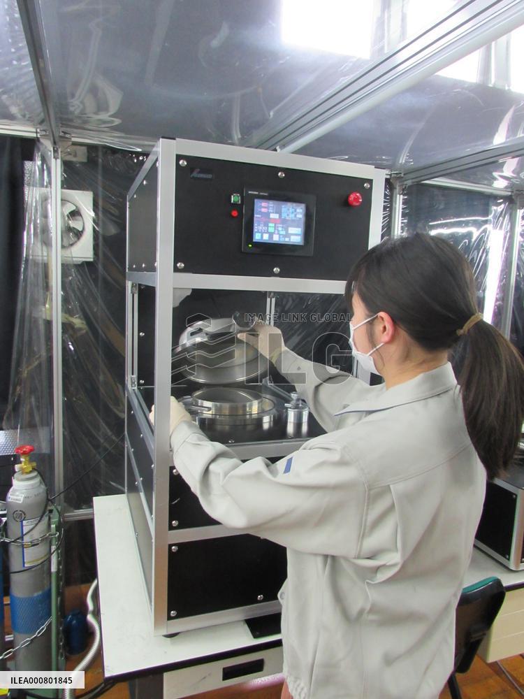 Technology to etch Kai semiconductor with fluoroplastic instead of CFC gas