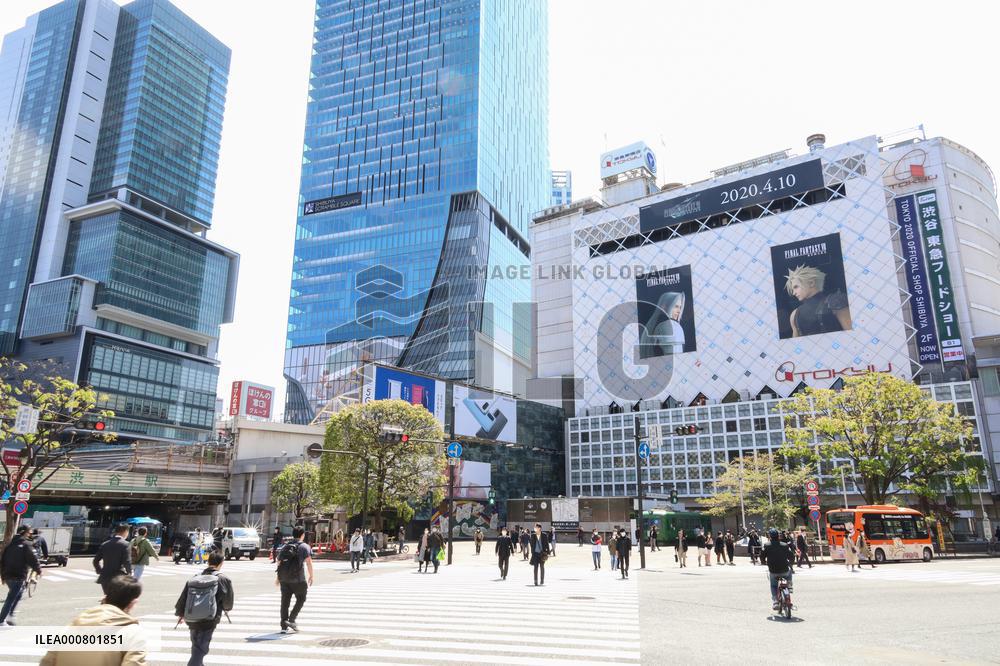 The scene in Shibuya on the first weekend after the declaration of the state of emergency