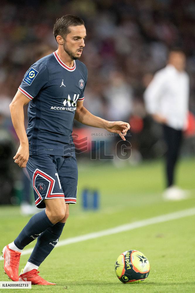 Paris Saint-Germain v Strasbourg - Ligue 1