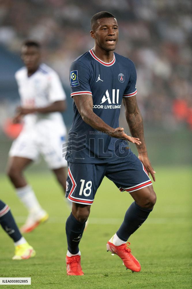 Paris Saint-Germain v Strasbourg - Ligue 1