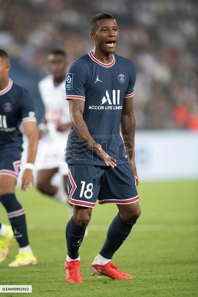 Paris Saint-Germain v Strasbourg - Ligue 1