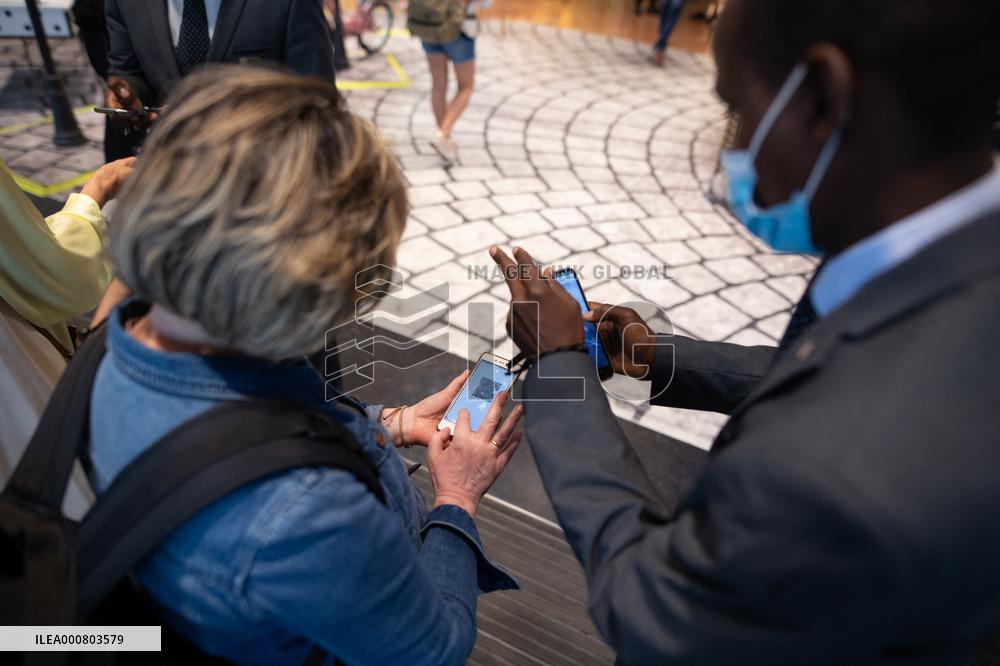 Health pass is compulsory at the Grands Magasins - Paris