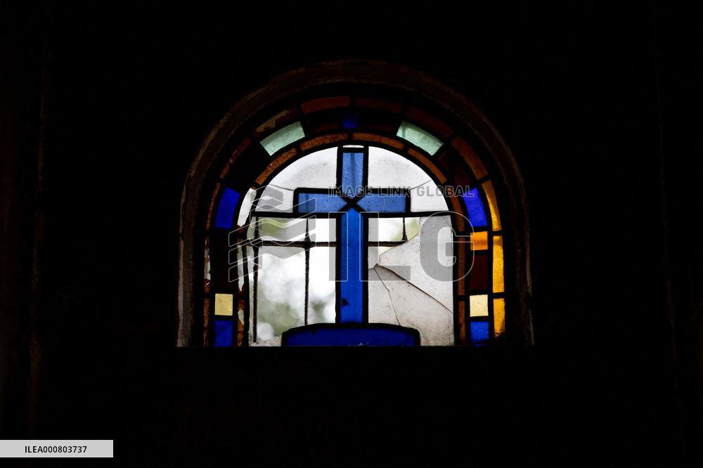 Illustrations Of The Pere Lachaise Cemetery - Paris